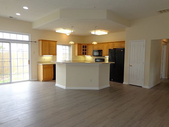 3rd image of 805 Windom Blvd