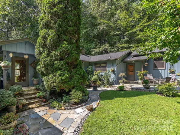 232 Hidden Cove Ln, Hendersonville, NC 28739