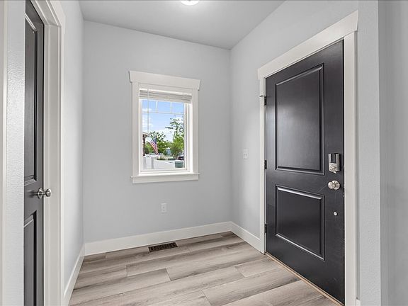 4th image of 1821 Island View Dr