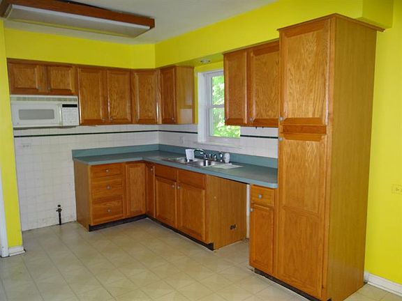 2nd image of 2818 W 97th Pl