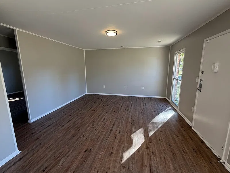 3 bed, 1.0 bath, 988 sqft, $1,175 — Photo 3