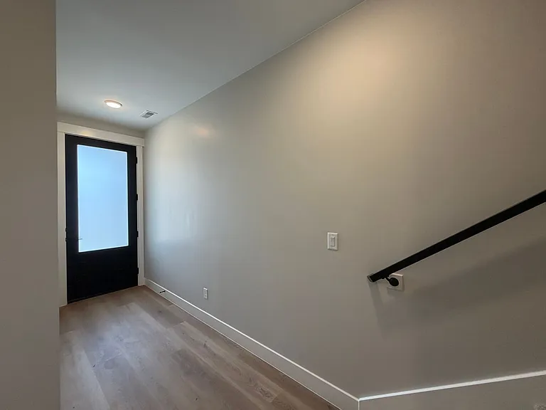 608 E Hemsworth Ln — Photo 31