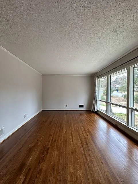 3 bed, 1.5 bath, 1215 sqft, $1,975 — Photo 3