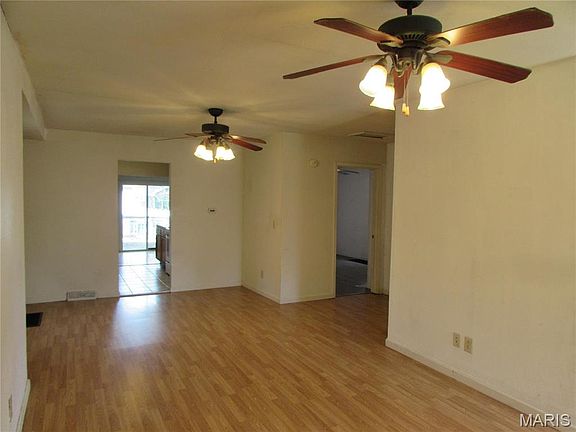 4th image of 2845 Washington Ave