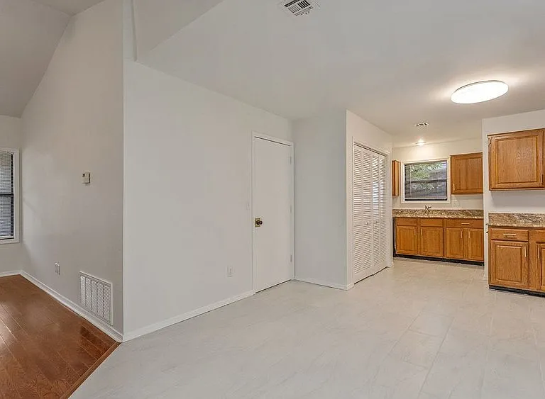 2689 W Mount Comfort Rd — Photo 6