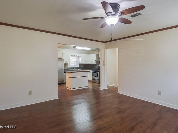 3rd image of 328 Seal Ave