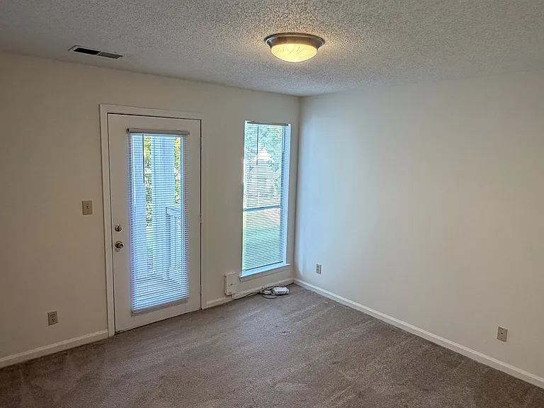 28 Hamiltons Harbor Dr #DR932 — Photo 5