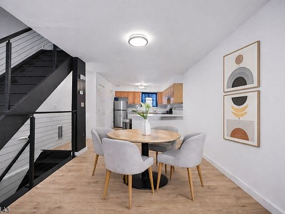 2nd image of 28 Hoffman Pl