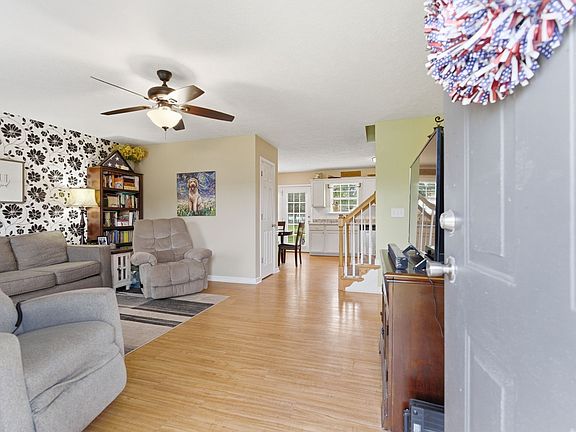 2nd image of 124 Mallow Dr