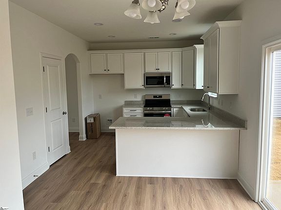 5th image of 35 Landry Ln