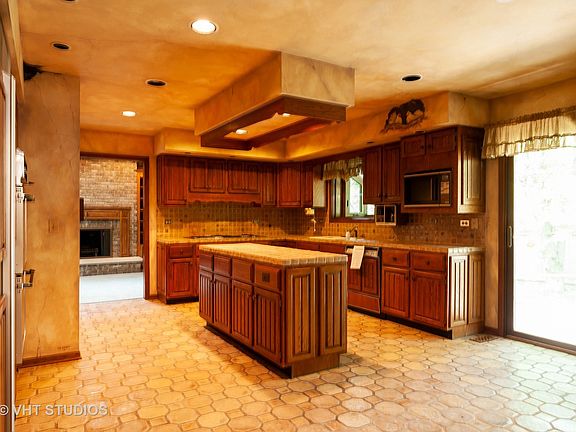 4th image of 2436 Tennyson Ln