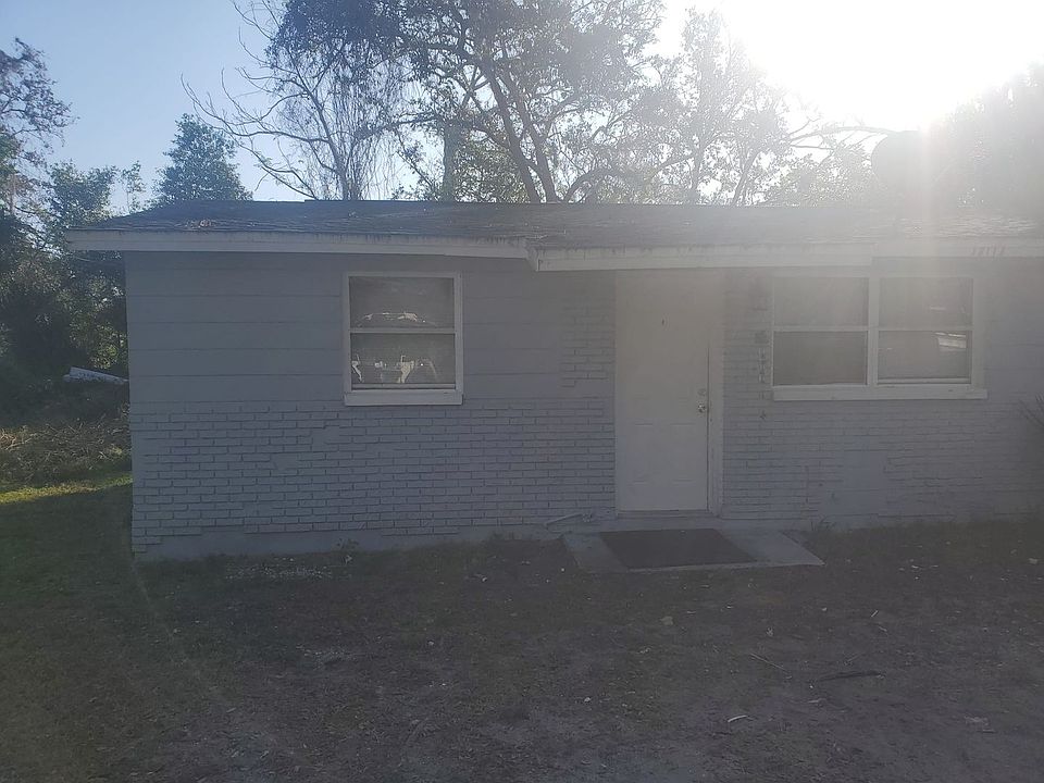 1st image of 10113 N 11th St #A-b
