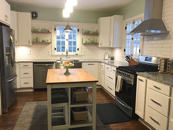 3rd image of 854 East Ave