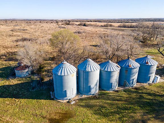 4th image of 22710 Viola Rd