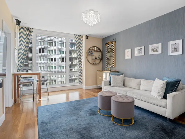 250 East 53rd Street image 1 of 8