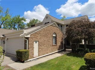 7139 Creeks Xing, West Bloomfield, MI 48322