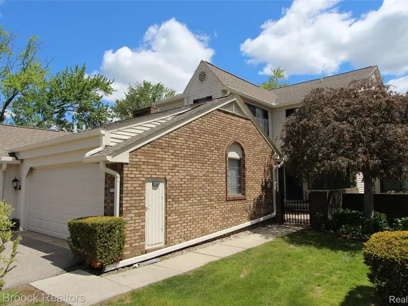 7139 Creeks Xing, West Bloomfield, MI 48322