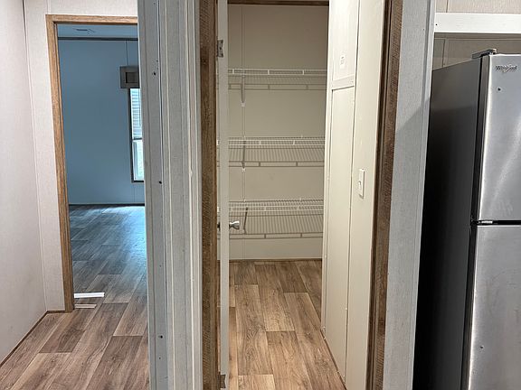 4th image of 221 Tall Timbers Rd