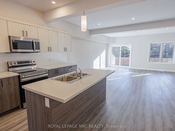 3rd image of 41 Saint Davids St W #1B