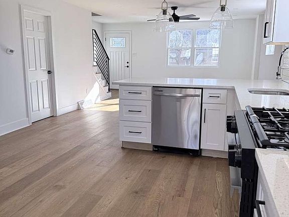 4th image of 1346 Rainer Rd