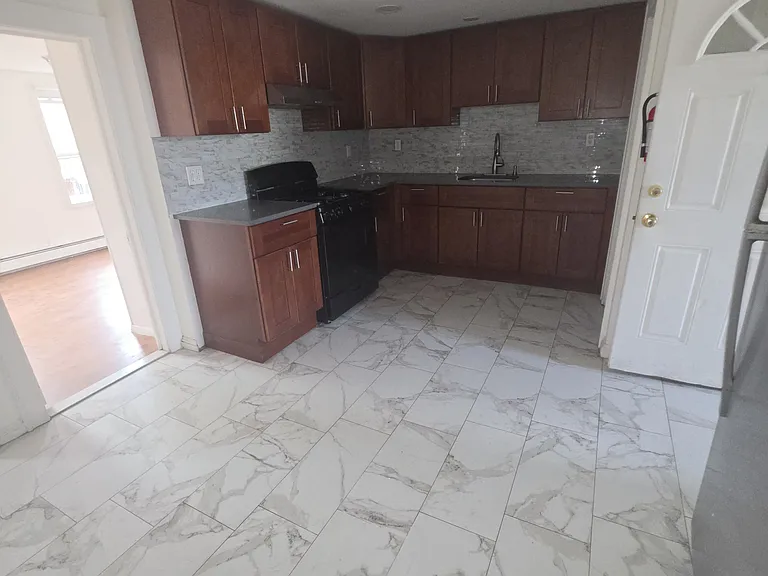 601 4th Ave #2 — Photo 5