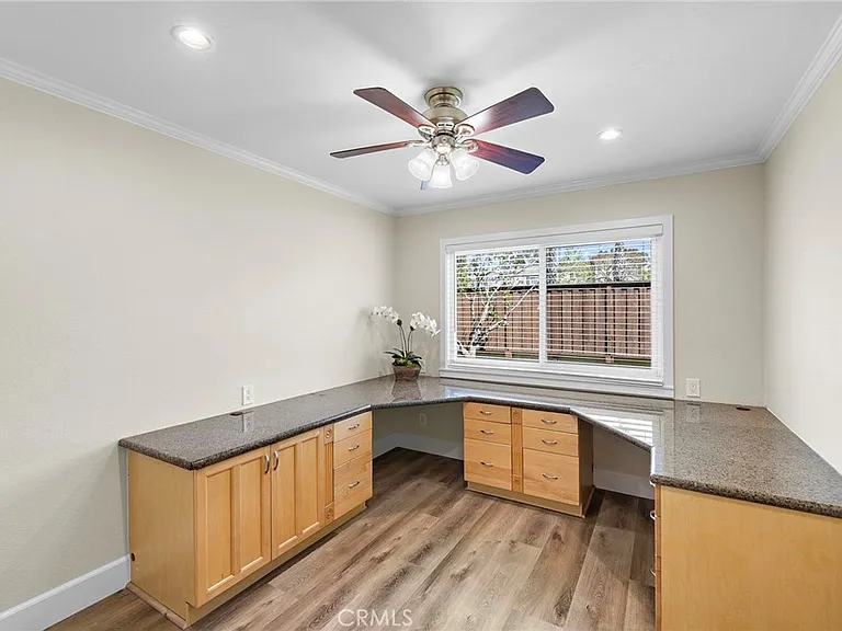 24725 Camarillo St — Photo 13