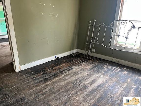 5th image of 616 Emberton St