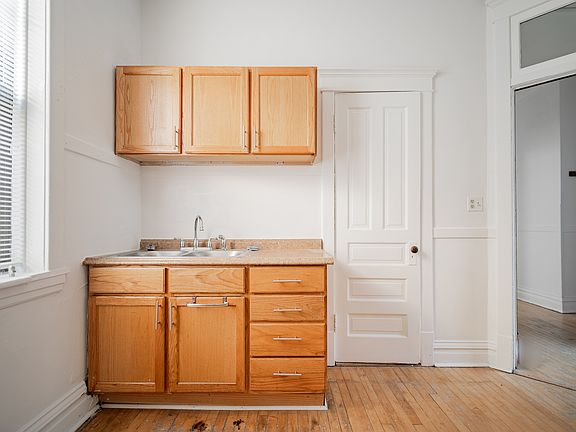 4th image of 5222 N Clark St APT 1