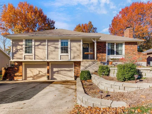 620 SE Adobe Dr, Lees Summit, MO 64063