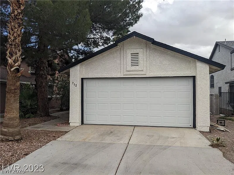 3 bed, 2.0 bath, 1115 sqft, $1,900 — Photo 1