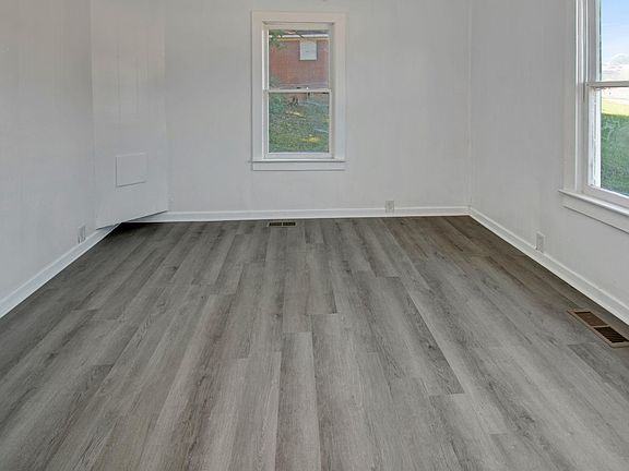 3rd image of 1251 Hargrove Ave