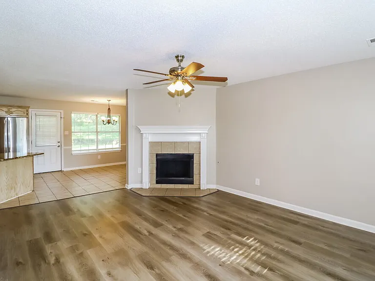 7444 Holly Grove Dr — Photo 6