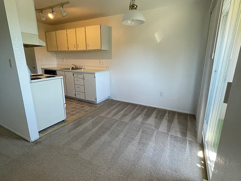 Pyramid Pointe Apartments — Photo 4