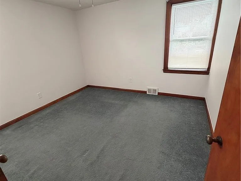 806 Cleveland Dr #UPPER — Photo 11