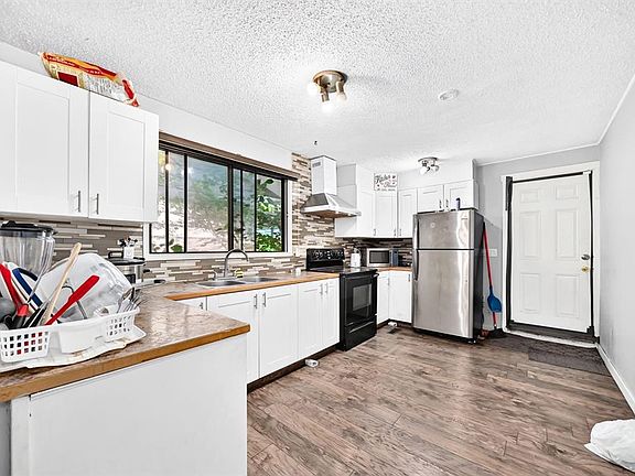 4th image of 208 W Temple Close NE