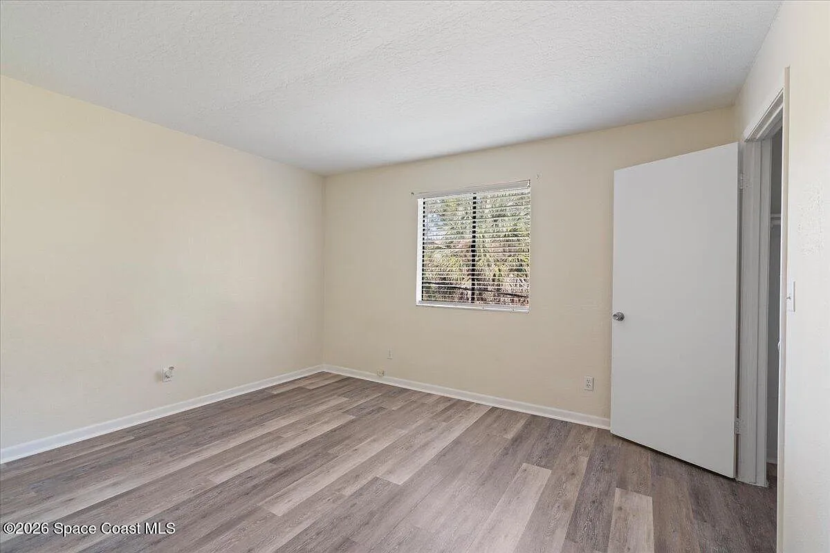 2 bed, 1.0 bath, 8760 sqft, $1,350 — Photo 3