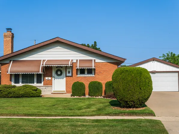 9207 Homestead Ln, Bridgeview, IL 60455