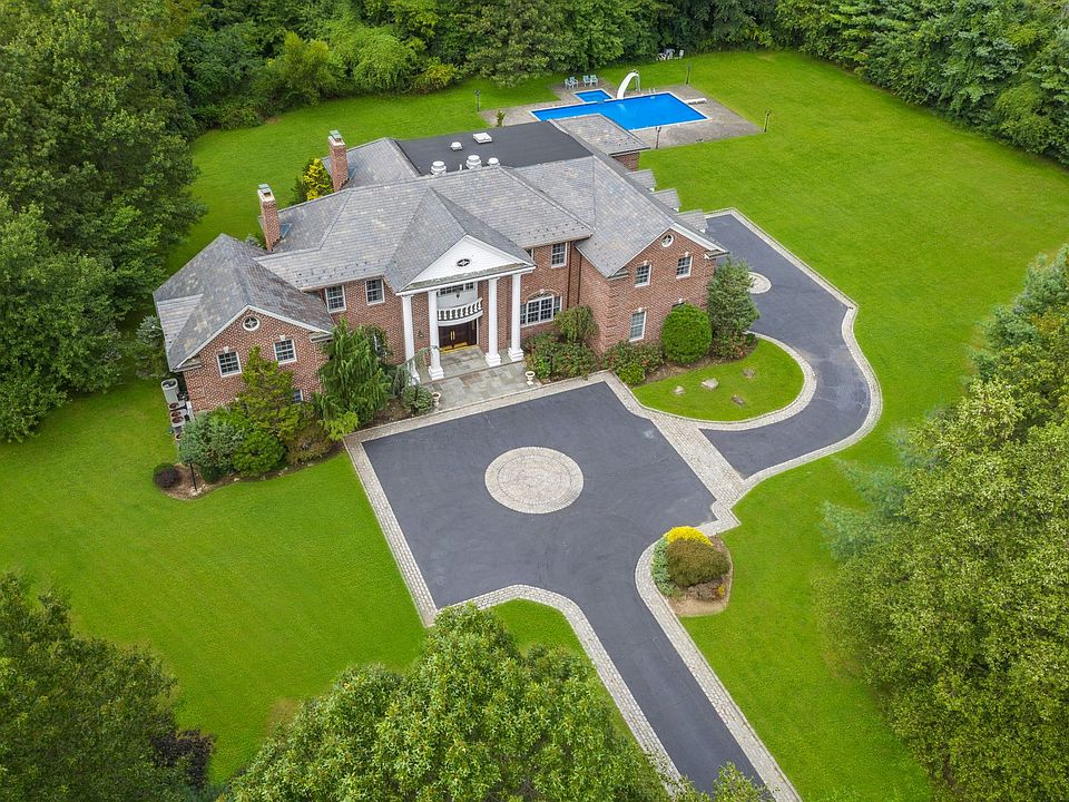 1st image of 9 Windsor Dr