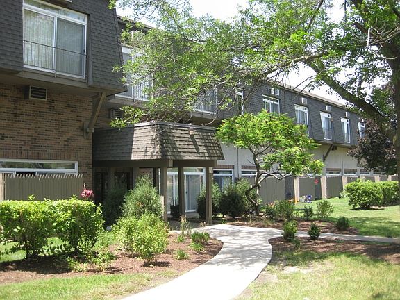 2nd image of 225 Walnut Dr APT 106A