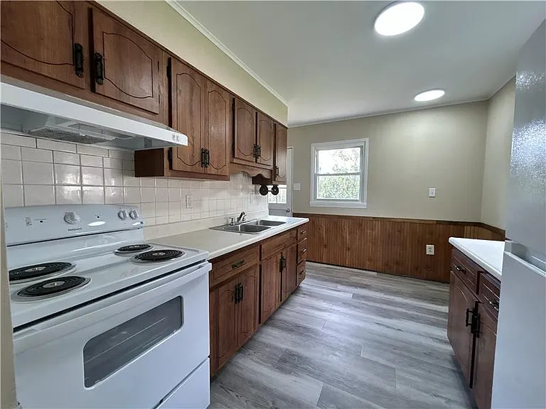 2823 Cleveland Ave — Photo 2