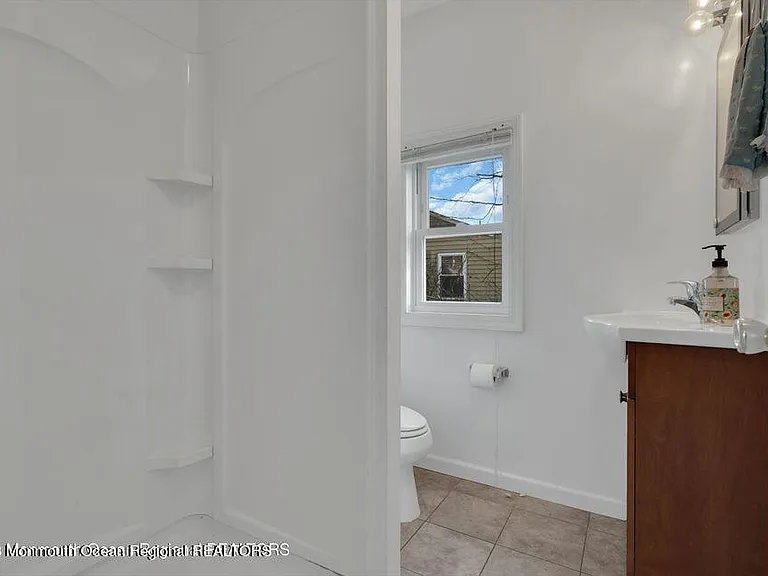 1708 Lake Dr — Photo 33