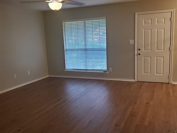 4th image of 3212 Pecan St