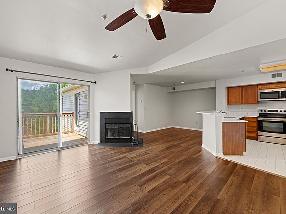 2nd image of 10 Sandstone Ct APT K