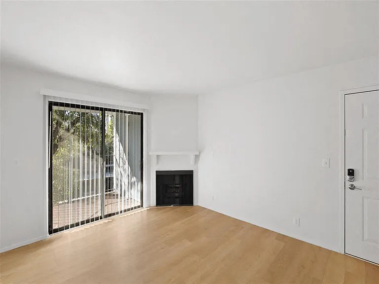 James Pointe — Photo 117