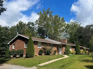 9326 Valley Rd, Berkeley Springs, WV 25411