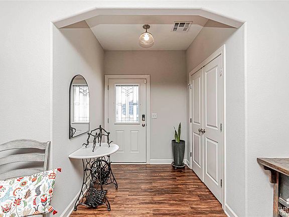 4th image of 901 Bramblewood Ln