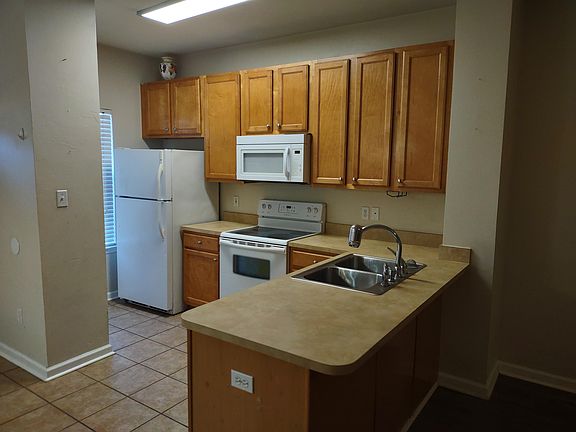 4th image of 25A Old Courthouse Way #A