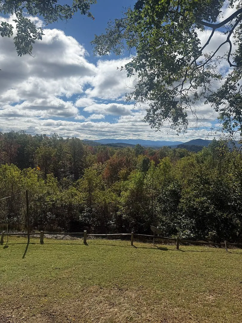 3 BR 2 BA Home with Views — Photo 4