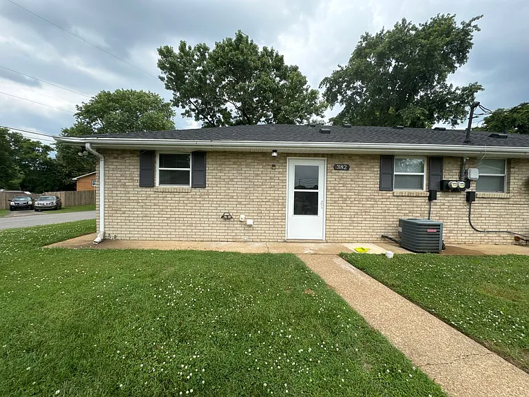 382 Monaco Dr — Photo 3