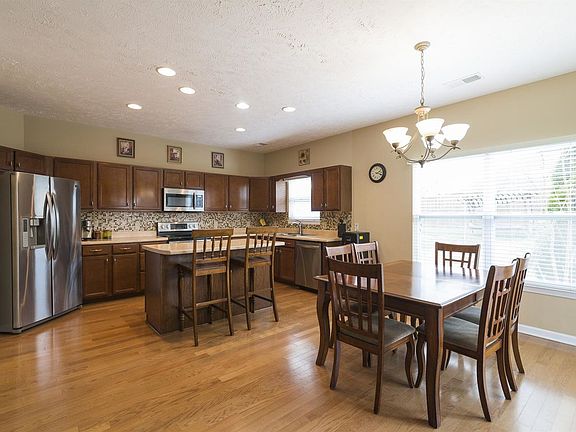5th image of 517 Callie Ave